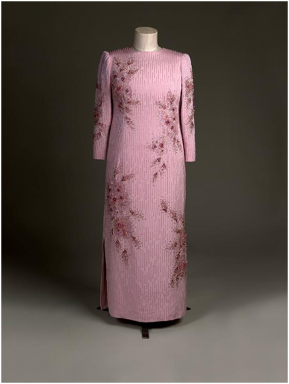 1986年访问中国时的礼服